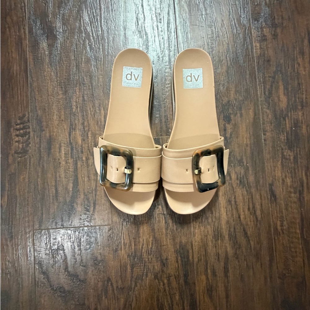 DV by Dolce Vita Women's Beige Buckle Sandals